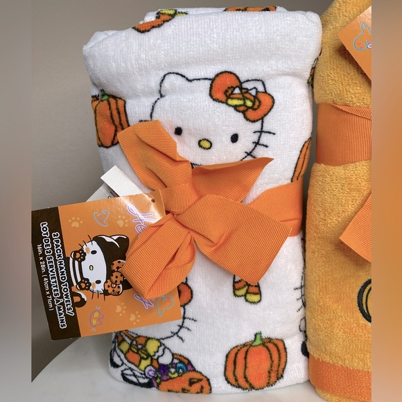 NEW!!  Hello Kitty Halloween Hand Towels 2 packs - Picture 5 of 5